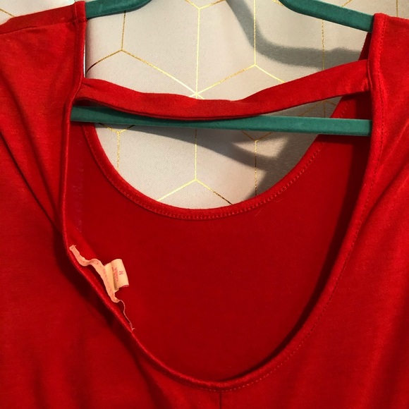 Red/orange short sleeved top with back cutout. - Picture 3 of 4
